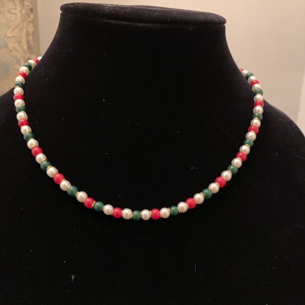 Single Strand Pearl Jade Colored Beaded Necklace